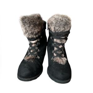 Torrid women’s faux fur wedge lace up boots size 11W